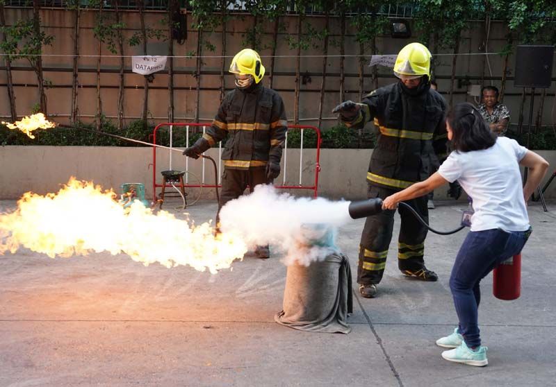 สาธิตวิธีการดับไฟ