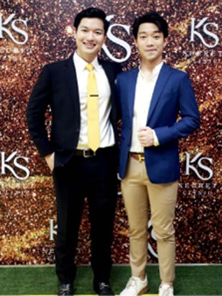 สองผู้บริหาร วัชรพล และ ว่าที่ นพ.วัชรพงศ์ ประยงค์พันธุ์