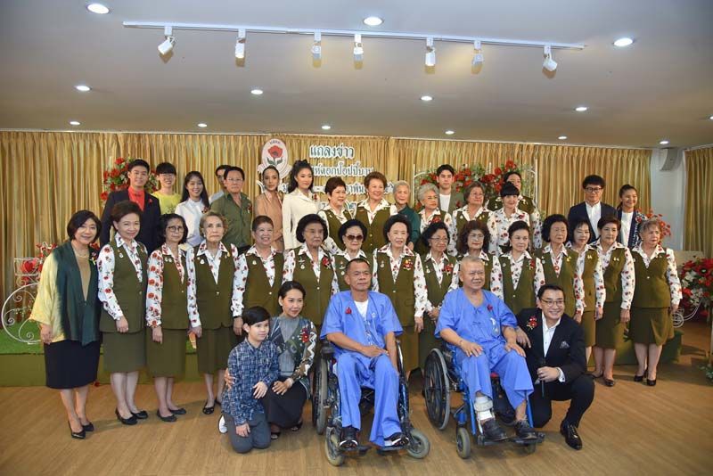 คุณหญิงแสงเดือน ณ นคร ประธานมูลนิธิสงเคราะห์ครอบครัวทหารผ่านศึก จัด แถลงข่าว
“สัปดาห์ป๊อปปี้
บาน วันทหาร
ผ่านศึก”