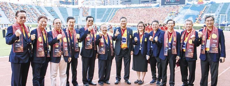 ฝ่ายธรรมศาสตร์ พร้อม ธีรวัฒน์ ธัญลักษณ์ภาคย์, จำกัด ศิริพูนทรัพย์, ชัยศักดิ์ อังค์สุวรรณ,
พรชัย กิตติปัญญางาม, กำธร วังอุดม, ยอดยิ่ง โสภณ, ชาญศิลป์ ตรีนุชกร, ดารณี วัธนเวคิน,
วัฒน์ชัย วิไลลักษณ์, ศ.ดร.สมคิด เลิศไพฑูรย์, กิตติพงศ์ เศวตกิติธรรม, เชาวรัตน์ เชาว์ชวานิล