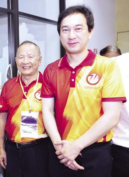 ยอดยิ่ง โสภณ กับ รศ.นพ.ดิลก ภิยโยทัย