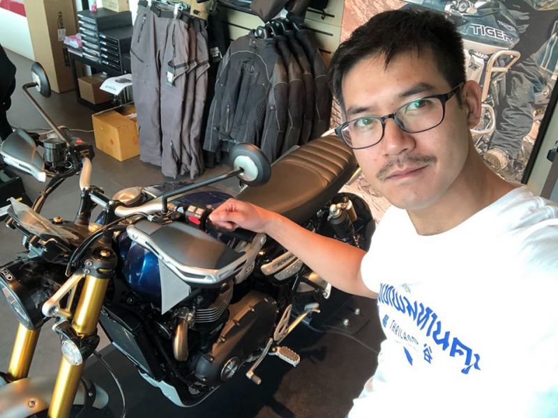 หากพูดถึงดาราหนุ่มที่ชื่นชอบขับมอเตอร์ไซค์ จะพลาดพระเอกหนุ่มสุดฮอตของช่อง 7 คนนี้ได้อย่างไร สำหรับหนุ่ม เวียร์ ศุกลวัฒน์ คณารศ โดยหนุ่มเวียร์ของพวกเราถือเป็นอีกหนึ่งหนุ่มที่ชื่นชอบการขับขี่รถมอเตอร์ไซค์เป็นอย่างมาก จะเห็นได้จากในช่องทางโซเชียล และในรายการซูเปอร์เวียร์ ที่เจ้าตัวขี่มอเตอร์ไซค์ออกไปท่องเที่ยว และทำความดีตามสถานที่ต่าง ๆ ทั่วประเทศอีกด้วย เพียงแค่นี้ก็ยืนยันในความมีใจรักรถมอเตอร์ไซค์ของพระเอกหนุ่มคนนี้ได้เป็นอย่างดี