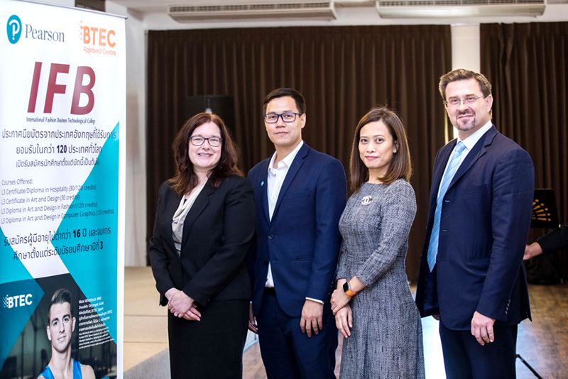 Ms.Viv Howell, วรรณกร มูลคำ, จันทิมา ฮิรากะ,
Mr. Simon Young

