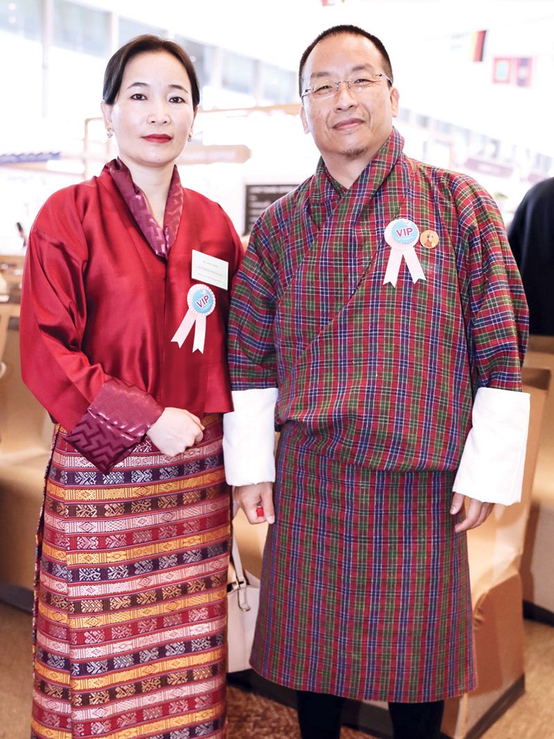 คาม่า ทีเซอร์ริ่ง คู่สมรส และ เชวัง โชเพล 
ดอร์จิ ออท.ภูฏาน

