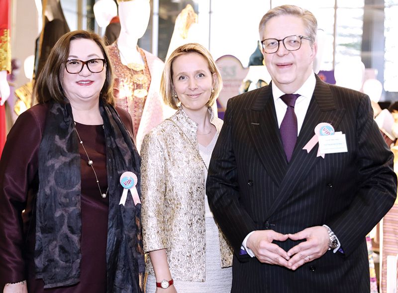 ราอูชัน เยสบูลาโตวา ออท.คาซัคสถาน, เปียร์ก้า-โอลก้า ตาปิโอลา ออท.สหภาพยุโรป และคู่สมรส