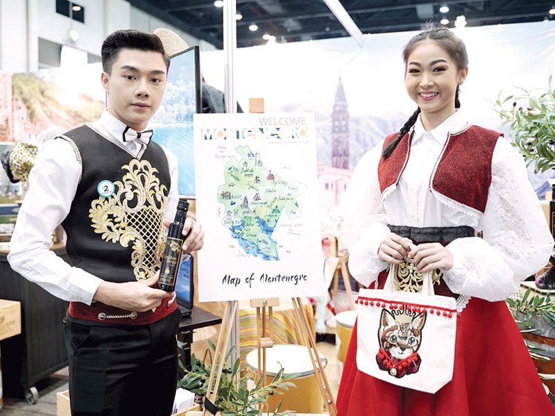 ผลิตภัณฑ์เด่นจากสถานทูตต่างๆ ที่นำมาจำหน่ายภายในงาน “ออกร้านคณะภริยาทูต ครั้งที่ 53” พร้อมกิจกรรมสอยดาว