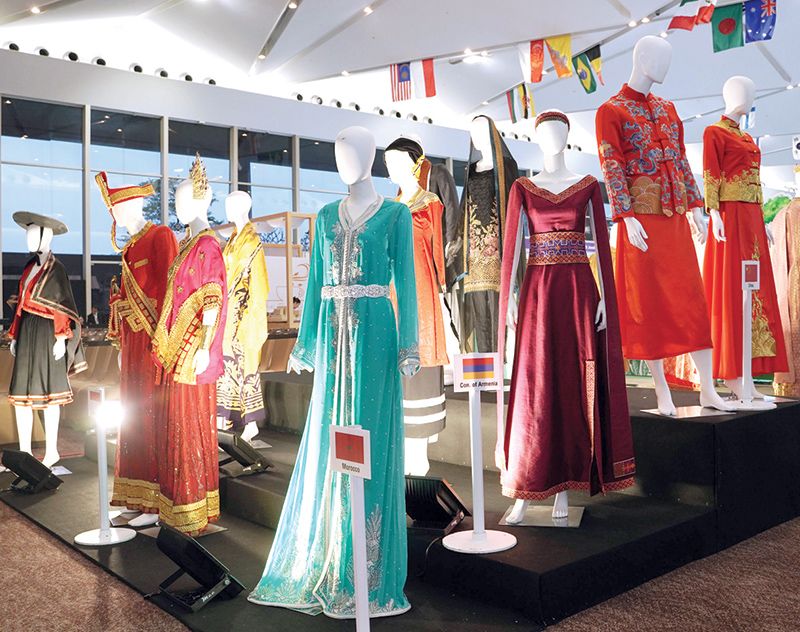 ผลิตภัณฑ์เด่นจากสถานทูตต่างๆ ที่นำมาจำหน่ายภายในงาน “ออกร้านคณะภริยาทูต ครั้งที่ 53” พร้อมกิจกรรมสอยดาว