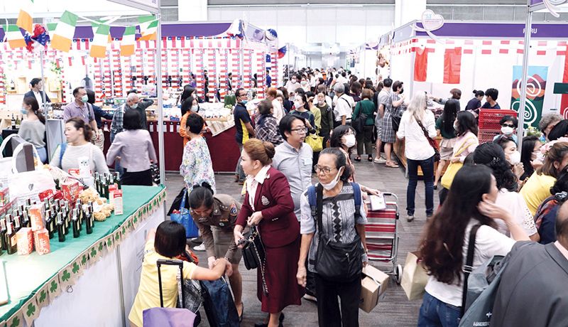 ผลิตภัณฑ์เด่นจากสถานทูตต่างๆ ที่นำมาจำหน่ายภายในงาน “ออกร้านคณะภริยาทูต ครั้งที่ 53” พร้อมกิจกรรมสอยดาว