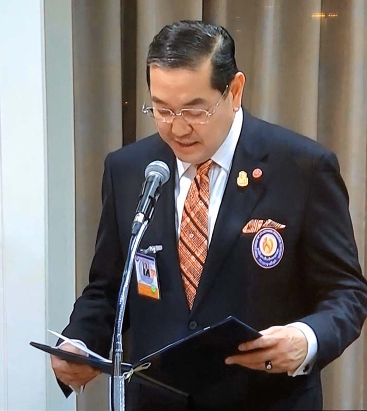 ศ.พิเศษ ดร.สุรเกียรติ์ เสถียรไทย
รองประธานกรรมการที่ปรึกษา
มูลนิธิฯ กล่าวรายงาน

