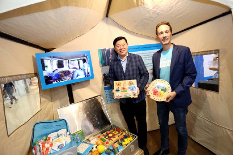 พิชัย จิราธิวัฒน์ และ โธมัส ดาวิน ชมนิทรรศการ
#EatPlayLove 2020