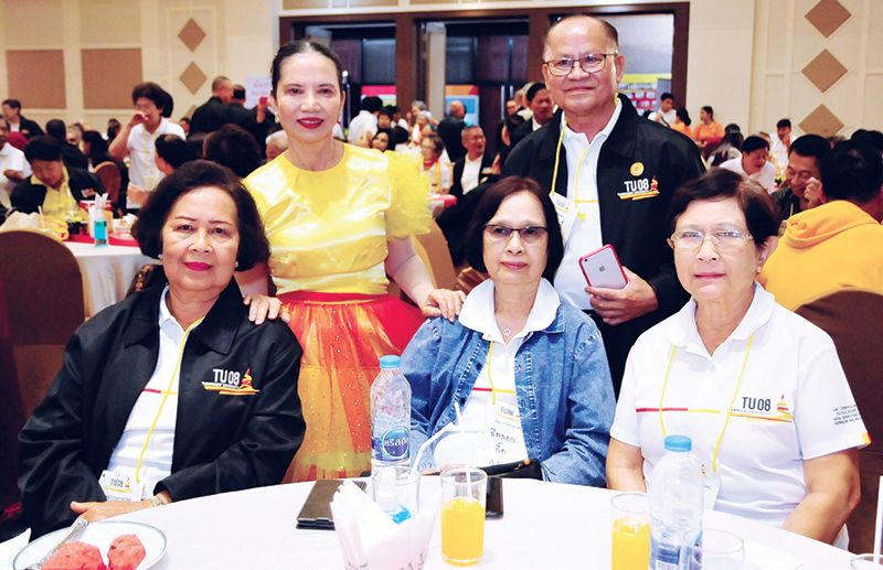 ศิรินรี แขวงโสภา, สีพลอย ศรีสมุท, เรณู ศิริจารุกุล, กาญจนา วงศ์พัวพันธ์ และ วิรัตน์ บรรเลง 