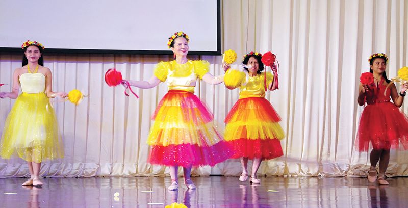 ส่วนหนึ่งของการแสดงในงานของเพื่อนธรรมศาสตร์ รุ่น 2508 และสมาชิก สร้างสีสันบรรยากาศให้ครื้นเครง