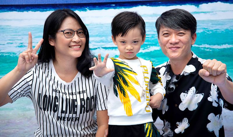 นิติญา โหงวฮวด, น้องอบอุ่น-พชร วรรัตน์ชัยกุล
คุณพ่อ-ทวีศักดิ์ วรรัตน์ชัยกุล