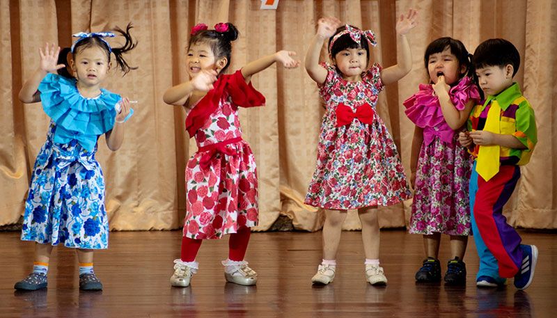 น้องเนอร์สเซอรี่โชว์ชุดฝนเทลงมา