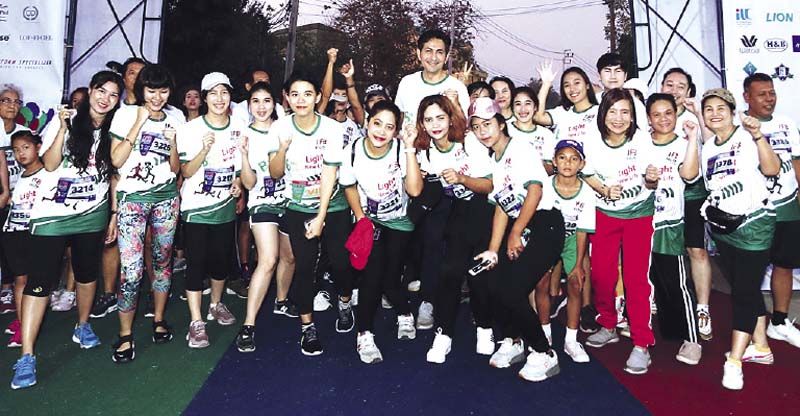 บรรยากาศในการวิ่งการกุศลและการมอบถ้วยรางวัล