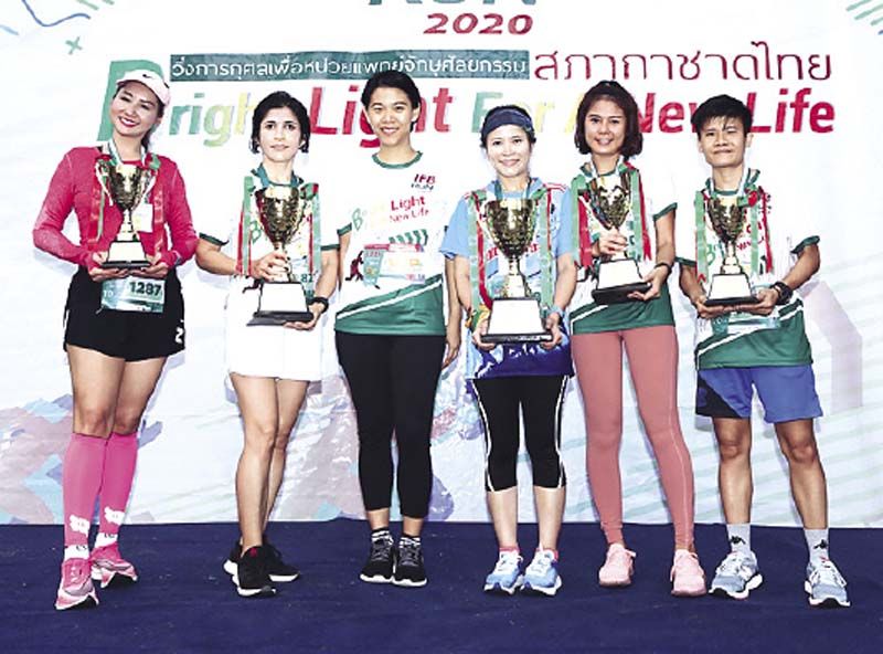 บรรยากาศในการวิ่งการกุศลและการมอบถ้วยรางวัล