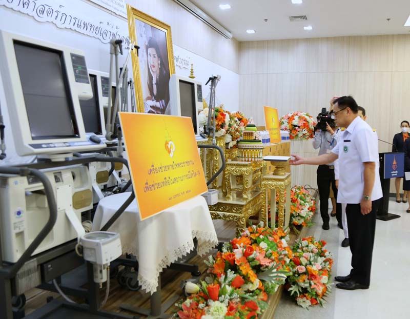 อนุทิน ชาญวีรกูล รองนายกฯ และรมว.กระทรวงสาธารณสุข