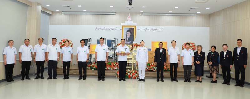 ประธานในพิธี, รองนายกฯ และรมว.กระทรวงสาธารณสุข พร้อมคณะผู้บริหารกระทรวงสาธารณสุข ร่วมถ่ายภาพ