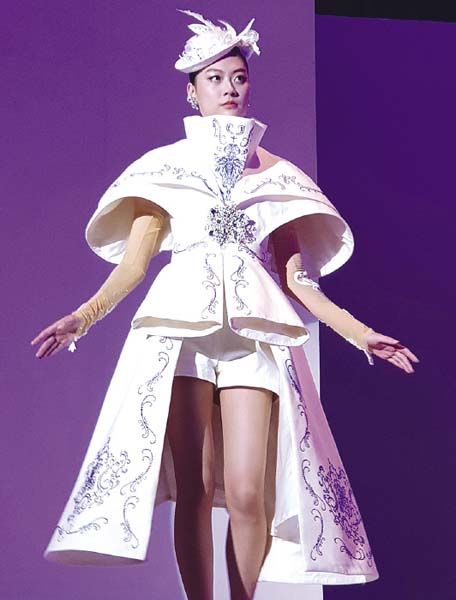 คอลเลคชั่นที่นับว่าเป็นแฟชั่นโชว์สุดอลังการ