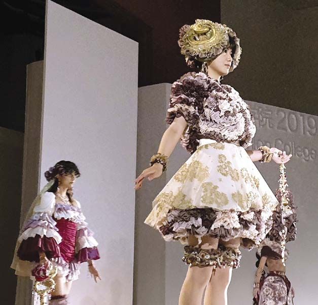 คอลเลคชั่นที่นับว่าเป็นแฟชั่นโชว์สุดอลังการ