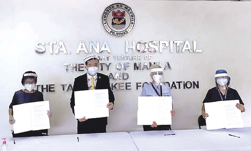 พิธีส่งมอบห้องปลอดเชื้อความดันลบแบบเคลื่อนที่ได้ นำโดย วศิน เรืองประทีปแสง เอกอัครราชทูต ณ กรุงมะนิลา พร้อมด้วย น.อ.พันณรงค์ ยุทธวงศ์ ผู้ช่วยทูตฝ่ายทหารเรือ, อดิทัต ภาณุพงศ์ เลขานุการเอก และ Emilie B.Maramag ผู้ช่วยผู้จัดการบริษัท SCG ประจำฟิลิปปินส์ โดยมี Honey Lacuna รองนายกเทศมนตรี กรุงมะนิลา และ Dr. Vincent Balanang ผู้อำนวยการโรงพยาบาลศูนย์โรคปอด รับมอบ