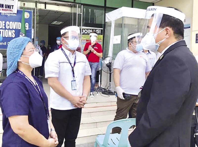 บรรยากาศในการส่งมอบห้องปลอดเชื้อความดันลบแบบเคลื่อนที่ได้คณะร่วมปรึกษาหารือร่วมกันในการรับมือกับปัญหาการแพร่ระบาดของ COVID-19 ในฟิลิปปินส์