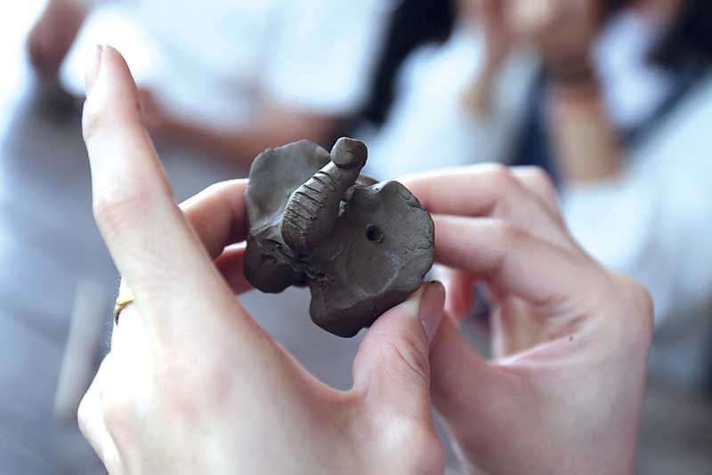 ปั้นดินเหนียวจากท้องนา

