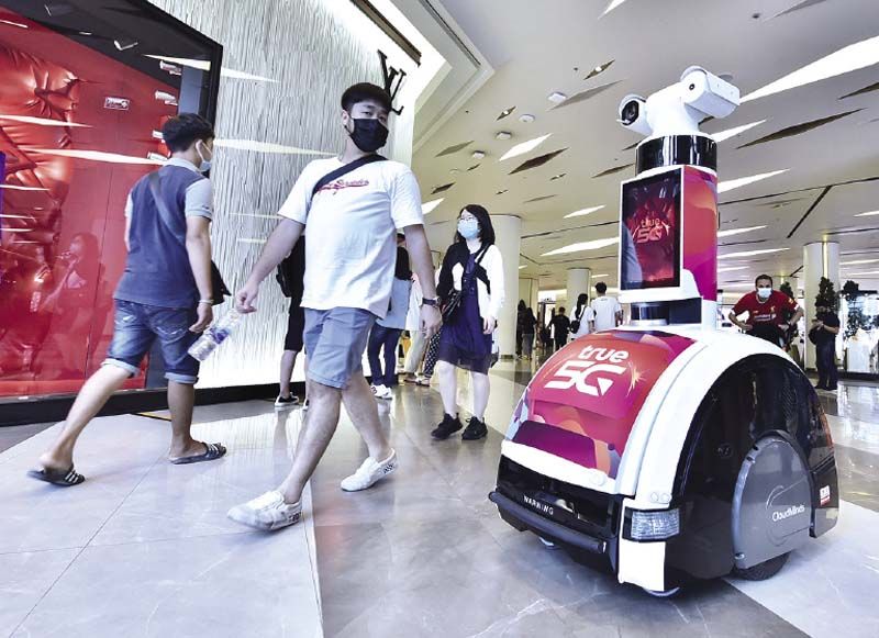 หุ่นยนต์อัจฉริยะ True 5G Security AutoBot ตรวจสแกนผู้ไม่สวมใส่หน้ากากได้