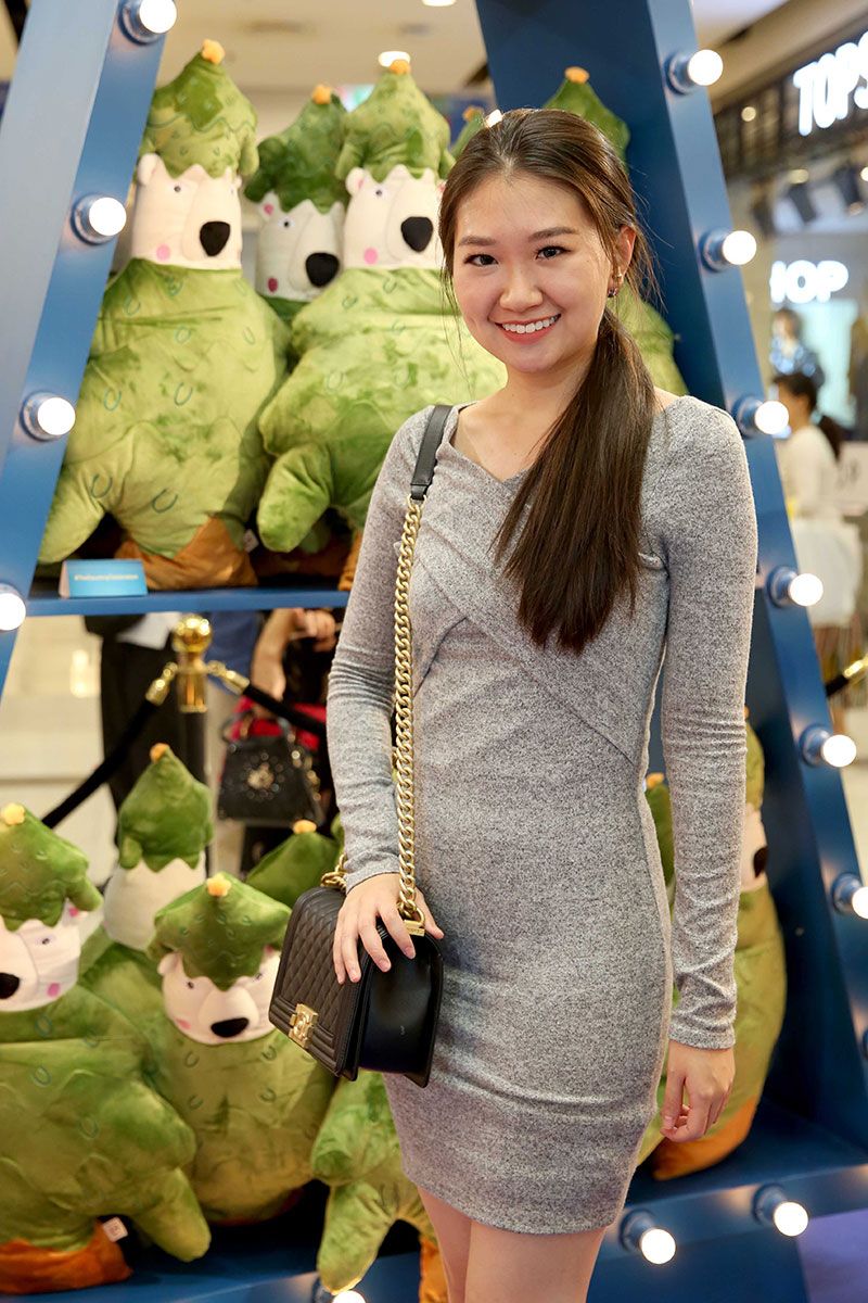 พราว-สิริภัทร มหาดำรงค์กุล

