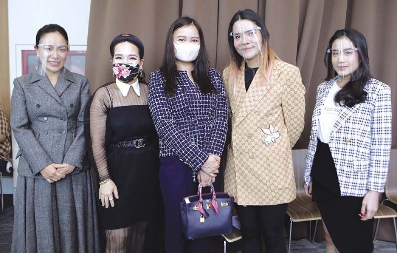 นภัสวรรณ พันธ์เจริญวรกุล, ปุณณภา เตชะโรจน์กุล, ดร.อุษณีย์ มหากิจศิริ ลีโอณีโอ, รวมพล
โรจนกิจ และอรศศิพัชร ศิริวรรณพร