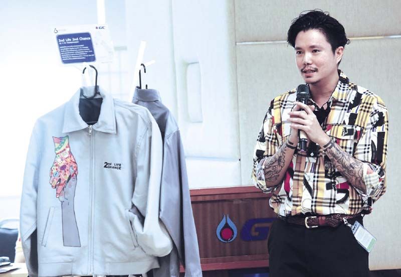 เอก ทองประเสริฐ จาก Ek Thongprasert