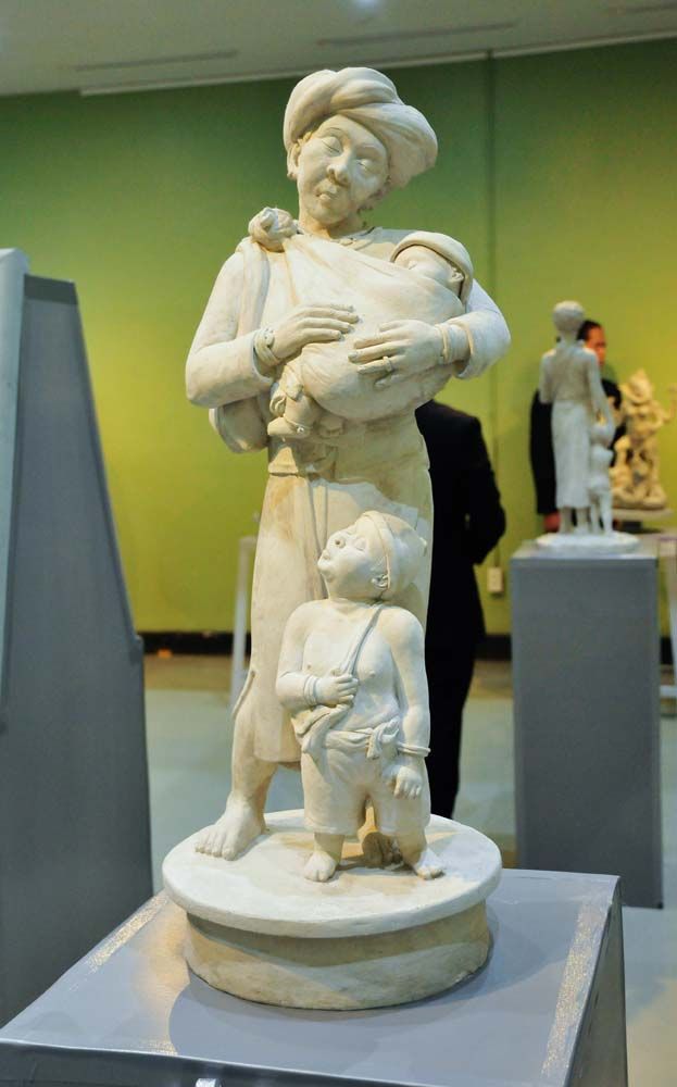 ส่วนหนึ่งของผลงานในนิทรรศการศิลปะปูนปั้นแห่งประเทศไทย ครั้งที่ 17 ประจำปี 2560