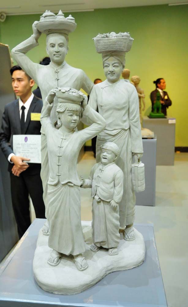 ส่วนหนึ่งของผลงานในนิทรรศการศิลปะปูนปั้นแห่งประเทศไทย ครั้งที่ 17 ประจำปี 2560