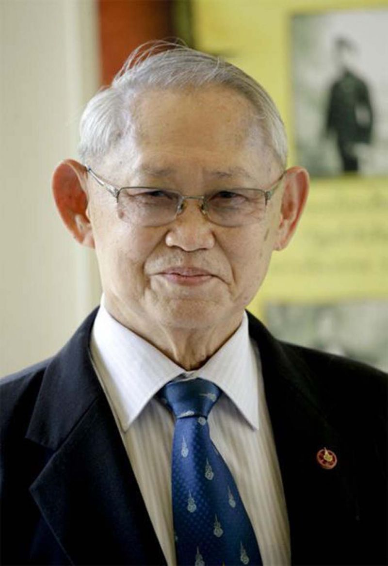 พลโทธำรงรัตน์ แก้วกาญจน์ ประธานมูลนิธิฯ

