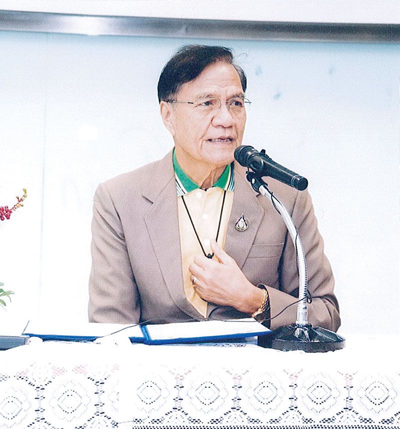 รศ.ดร.เปรื่อง กิจรัตน์ภร ประธานในพิธี กล่าวเปิดงาน และให้โอวาทแก่นักศึกษาทั้งหมด พร้อมทั้งเล่าประวัติของราชภัฏพระนคร ว่า พระบาทสมเด็จพระปรเมนทรมหาอานันทมหิดล (รัชกาลที่ 8) เคยเสด็จฯมาทรงเกี่ยวข้าวที่ราชภัฏพระนคร ตรงที่สร้างพระหลวงพ่อองค์ดำ

