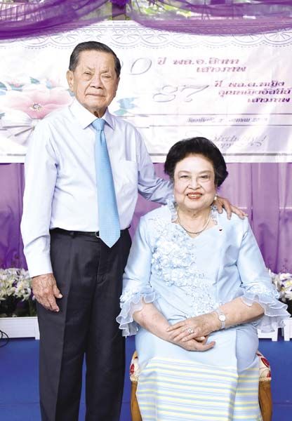 ฉลองอายุวัฒนมงคล 90 ปี พล.อ.สิงหา เสาวภาพ อดีตประธานสภาสังคมสงเคราะห์ฯ และ 87 ปี พล.ต.(ญ) คุณหญิง
อัสนีย์ เสาวภาพ ประธานสภาสังคมสงเคราะห์ฯ