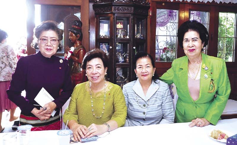 สุชาดา เกษมทรัพย์, พลตรีหญิง อัญชลี ฤกษ์งาม, สุนีย์ สัจจาไชยนนท์
และ ฉลวย เลขาพันธ์