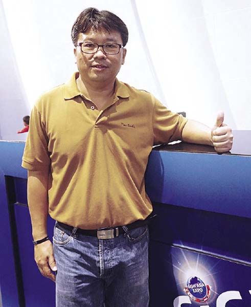 “ไลท์” – สมศักดิ์ เต็งประเสริฐ เจ้าของผลงาน “ลายพิมพ์นิ้วมือของพ่อ...พ่อซึ่งเป็นเกษตรกร” 