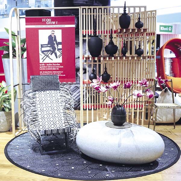 ตือ-สมบัษร ถิระสาโรช ไอเดียการตกแต่งห้องนั่งเล่นสไตล์ขาวดำ