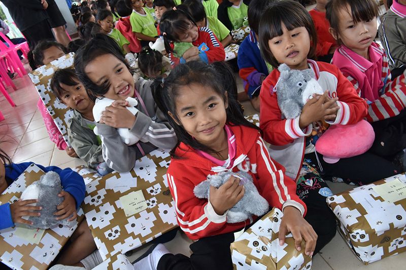 ใบหน้าเปื้อนยิ้มของเด็กน้อย