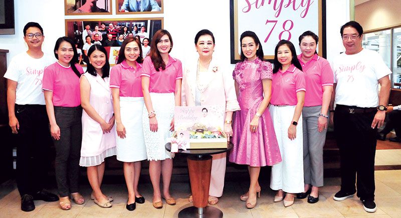 มณีสุดา ศิลาอ่อน นำทีมประชาสัมพันธ์ ร่วมอวยพร