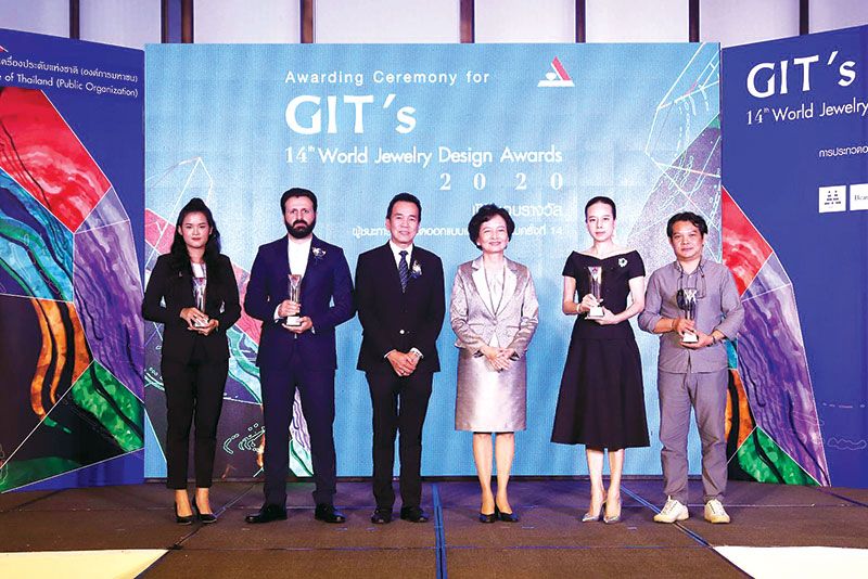 สี่นักออกแบบชาวไทยและชาวต่างชาติ ที่ได้รับรางวัลจากการประกวด