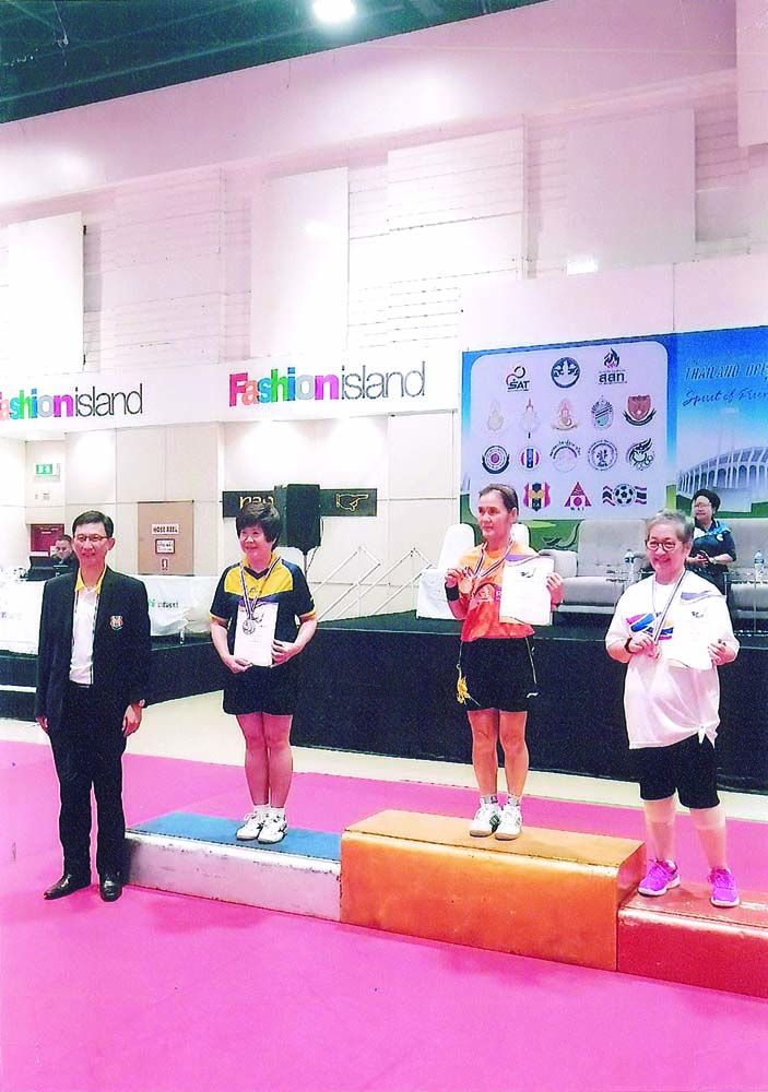 ณัฐวุฒิ เรืองเวส รองผู้ว่าการการกีฬาฯ มอบรางวัลให้แก่ผู้ชนะเลิศและรองชนะเลิศ