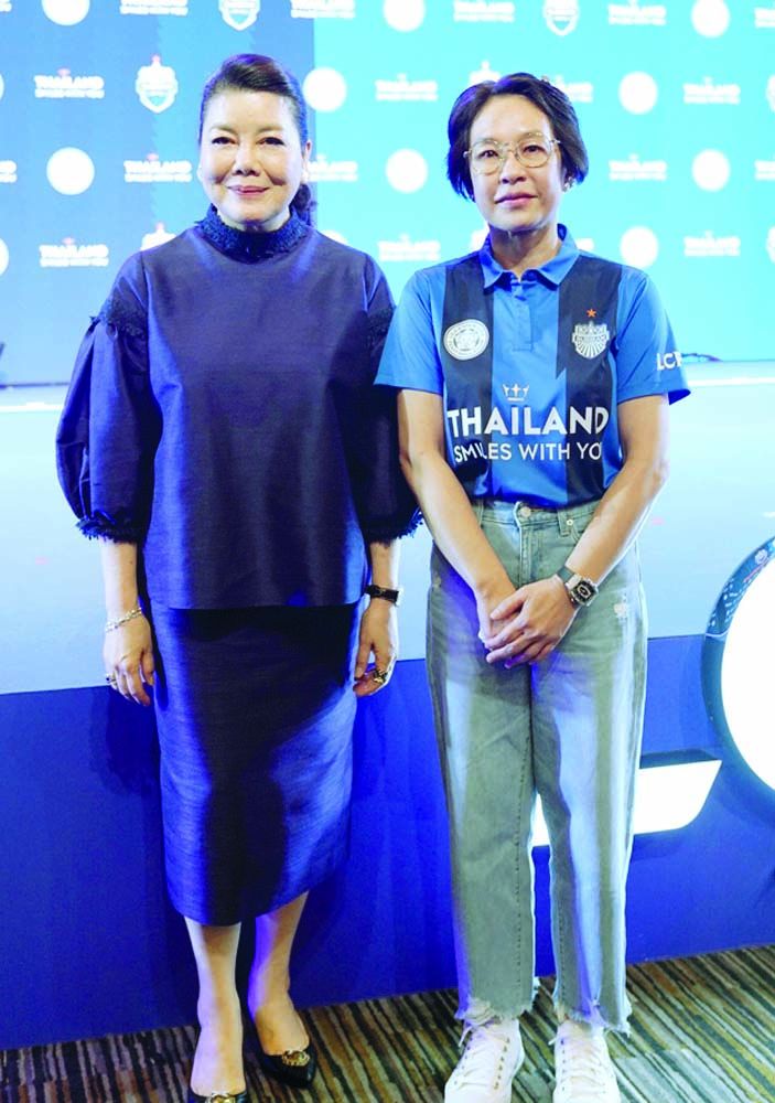 เอมอร ศรีวัฒนประภา ประธาน กก.กลุ่ม บ.คิง เพาเวอร์ กับ กรุณา ชิดชอบ