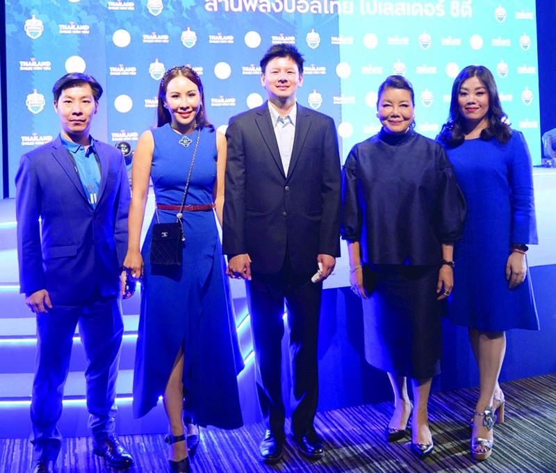 ผู้บริหารจากกลุ่ม บ.คิง เพาเวอร์ และสโมสร ฟุตบอลเลสเตอร์ ซิตี้ เอมอร-วรมาศ-อภิเชษฐ์-อรุณรุ่ง ศรีวัฒนประภา และ รวิ อิทธิระวิวงศ์