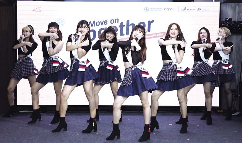 ศิลปินไอดอลวง SWEAT 16 โชว์ความสดใสด้วยบทเพลง “Oh Ha Yo”