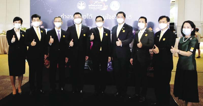 วิรัตน์ เอื้อนฤมิต ประธานเจ้าหน้าที่บริหาร และ กก.ผจญ.บมจ.ไทยออยล์
และคณะร่วมในงาน