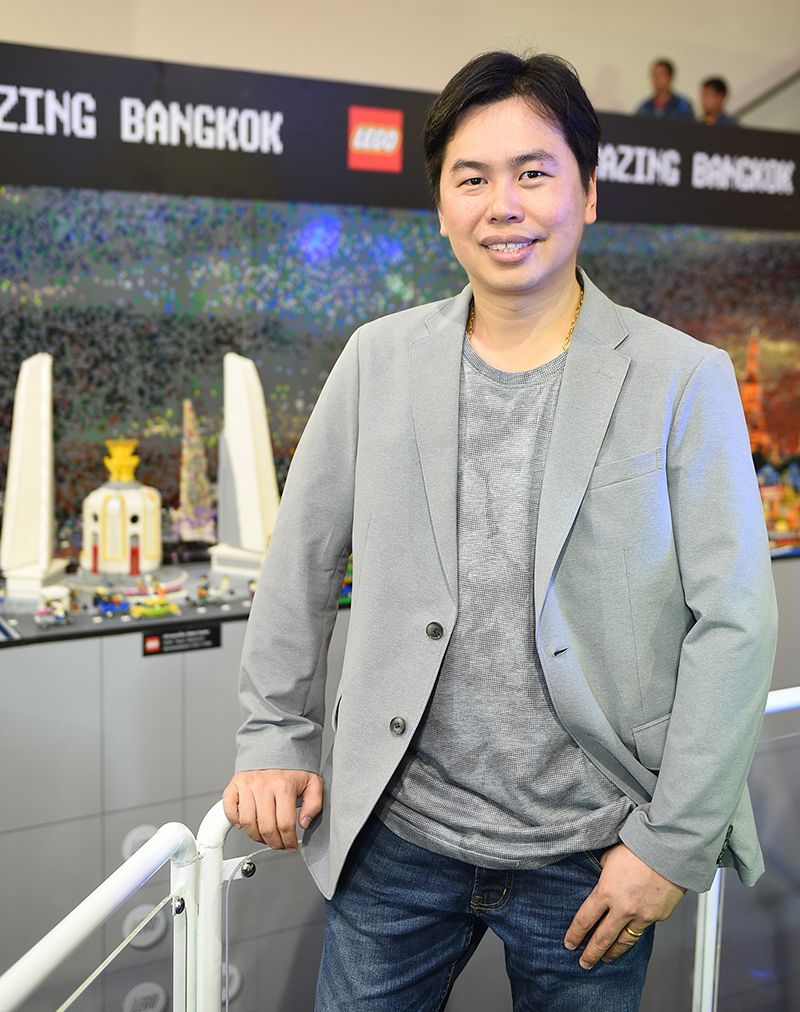 ปัญญา ปริญญานนท์ หนึ่งในโมเดลบิลเดอร์ (Model Builder) สุดยอดแฟนพันธุ์แท้ Lego ปี 2018 เจ้าของผลงานอนุสาวรีย์ประชาธิปไตย