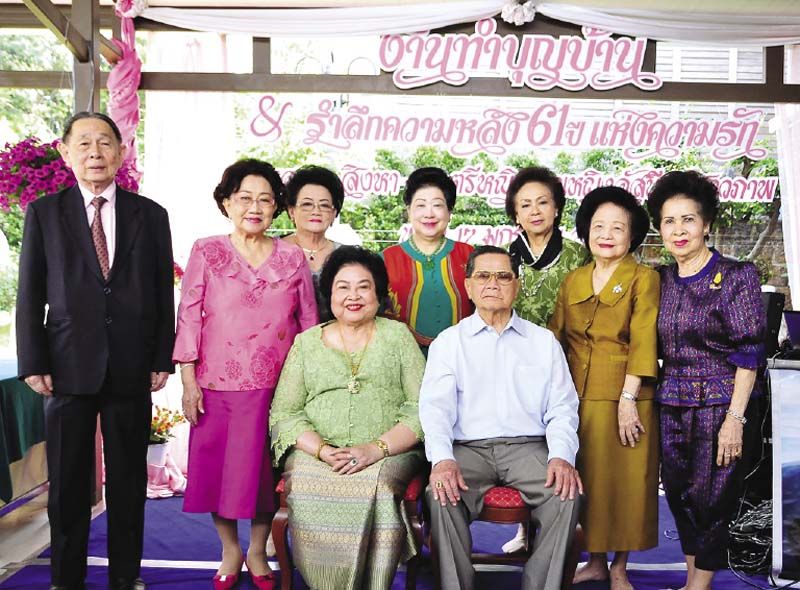 นพ.ขจิต ชูปัญญา รองประธานสภาสังคมสงเคราะห์แห่งประเทศไทยฯ, ผศ.ดร.วชิรญา บัวศรี ที่ปรึกษาคณะกรรมการอำนวยการสภาสังคมสงเคราะห์แห่งประเทศไทยฯ,เดือนฉาย คอมันตร์, โฉมยง ประทีปอุษานนท์ ,ฉลวย เลขาพันธ์ 