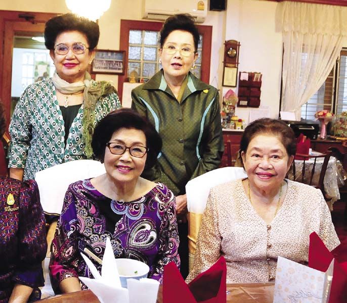 ยุวดี นิ่มสมบุญ, ศรีนคร วัชรเกตุ, มณีนันทน์ เอี่ยมวรพงษ์, ปิยดา นราดุลย์